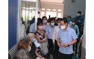 Bí thư Thành ủy kiểm tra công tác phòng chống dịch sốt xuất huyết và dịch COVID-19 tại quận Bình Tân