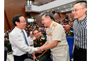 Lãnh đạo TP Hồ Chí Minh gặp mặt cán bộ cao cấp quân đội nghỉ hưu trên địa bàn