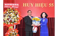Nguyên Thường trực Ban Bí thư Lê Hồng Anh đón nhận Huy hiệu 55 năm tuổi Đảng