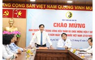 Phó Trưởng Ban Tuyên giáo Trung ương Phan Xuân Thủy thăm, chúc mừng các bệnh viện ở TP Hồ Chí Minh
