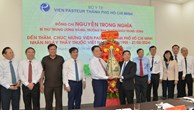 Đồng chí Nguyễn Trọng Nghĩa thăm, chúc mừng Ngày Thầy thuốc Việt Nam 