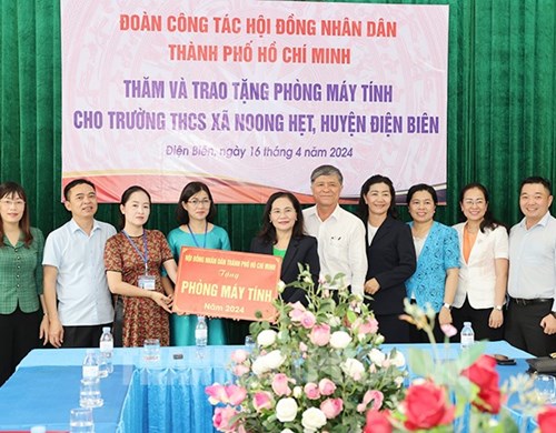 Đảng bộ, chính quyền và nhân dân TP Hồ Chí Minh luôn hướng về Điện Biên anh hùng