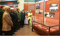 Khai mạc trưng bày chuyên đề “90 năm Đảng Cộng sản Việt Nam - Những mốc son chói lọi”