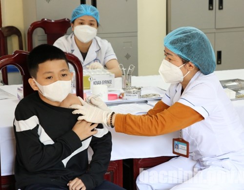 Hơn 33.000 trẻ từ 5 - 11 tuổi được tiêm vắc xin phòng COVID-19