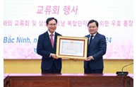 Trao Huân chương Hữu nghị cho TGĐ Tổ hợp Samsung Việt Nam 