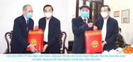 Chủ tịch TP Hà Nội thăm, tặng quà Tết cho cán bộ lão thành tại quận Ba Đình