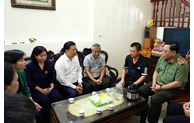 Bí thư Thành ủy Hà Nội thăm gia đình cán bộ, chiến sĩ hy sinh trong vụ cháy tại quận Cầu Giấy