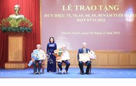 Hà Nội: Trao Huy hiệu Đảng cho 5.160 đảng viên dịp 7/10
