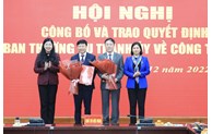 Lãnh đạo TP Hà Nội trao các quyết định về công tác cán bộ