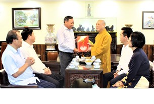 Lãnh đạo thành phố Hà Nội chúc mừng Đại lễ Phật đản
