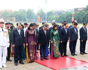 Lãnh đạo TP Hà Nội vào Lăng viếng Chủ tịch Hồ Chí Minh, tưởng niệm các Anh hùng liệt sĩ và dâng hương tưởng nhớ Đại tướng Võ Nguyên Giáp